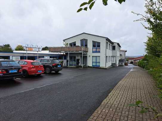 Ansprechende 4-Zimmer-Erdgeschosswohnung mit kleinem Balkon in Dipperz OT Armenhof