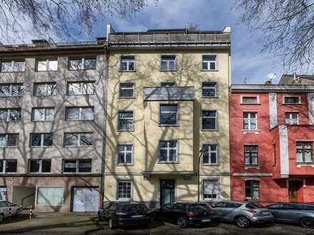 Altbau Maisonette mitten auf der "Bilker Kö" !