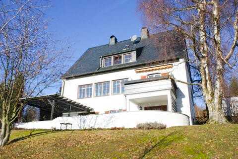 ...stilvolles Einfamilienhaus mit herrlichem Blick über Helmbrechts...