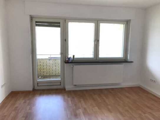 schöne 2 Zimmer Wohnung mit Balkon