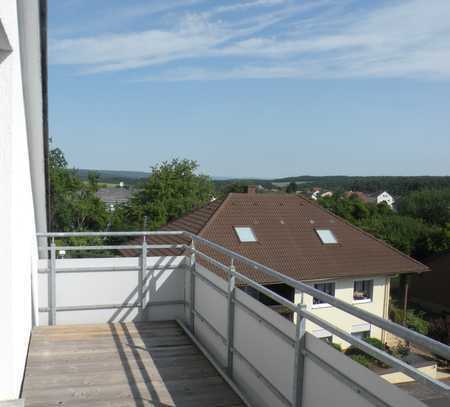 Niedrig-Energiehaus! Moderne 3-Zimmer-DG-Wohnung mit Balkon