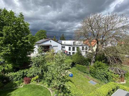 Herrliche DG Maisonette Wohnung - zentral, ruhig, modern und hell mit wunderschönem Gartenblick