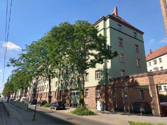 WG-Klassiker mit Loggia: 3-Zi-Wohnung in der Neustadt