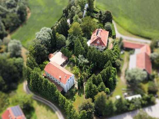 Für Visionäre: Historisches Kloster mit Mühle und Wasserkraftwerk in der Nähe des Ammersees