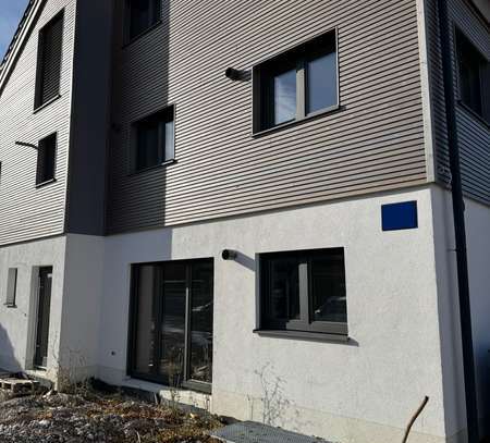 Moderne Neubau-Maisonette-Wohnung in Massivholzbauweise mit Terrasse