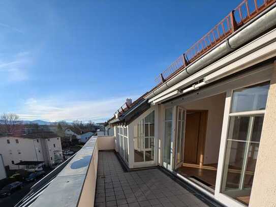 Dachterrassenwohnung zentral, ruhig und sonnig mit Bergblick