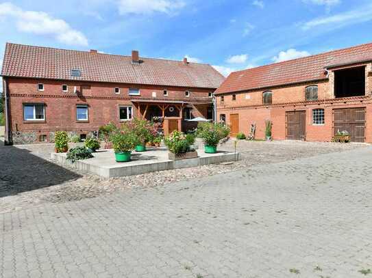 sehr gepflegter Vierseiten HOF bei Bedarf mit landwirtschaftlichen Flächen zum Kauf oder Pacht