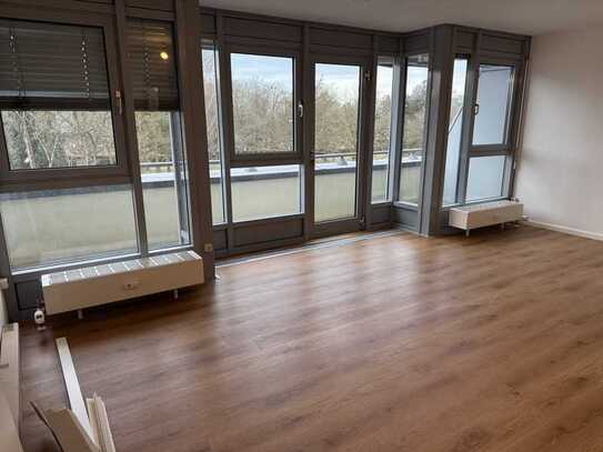 2 Zimmer Dachterassenwohnung mit Panoramafenster mit Einbauküche