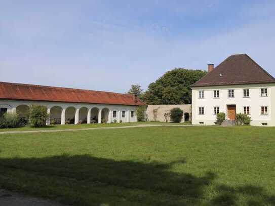 Idyllisches Wohnen im historischen Klosterhof