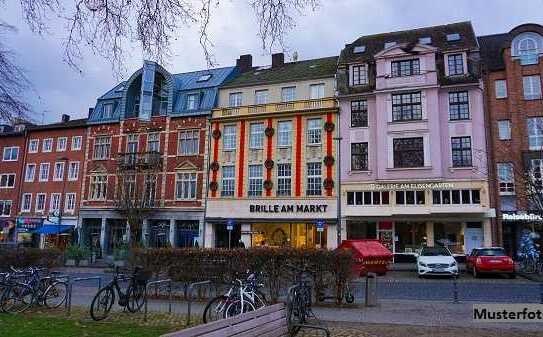 Wohn- und Gewerbegebäude nebst Lagerhalle