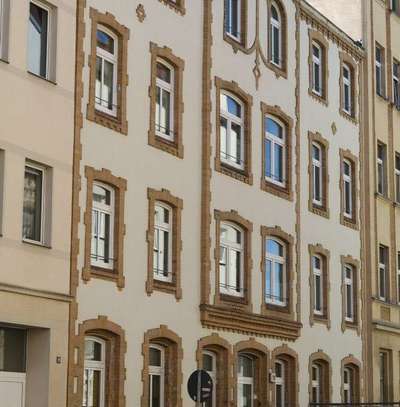 Schöne 2 Zi-Wohnung mit Balkon, sep. Küche, Bad mit Wanne+Dusche und Laminat in der südl. Innenstadt