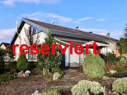 *Provisionsfrei* 2- Familien-Wohnhaus mit großem, gepflegten Grundstück zu verkaufen
