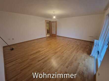 Großzügige Wohnung mit drei Zimmern sowie Balkon und Einbauküche in Olching