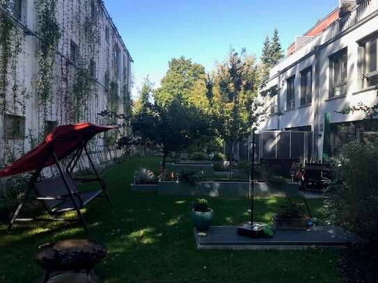 Luxuriöses, modernes Haus mit fünf Zimmern, Tiefgaragenplätze und Garten in München, Perlach