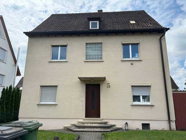 Schnuckelige 3-Zimmer-Altbau-DG-Wohnung