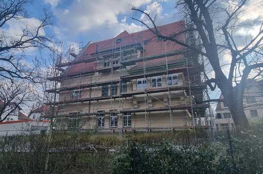 großzügiger Top-Altbau zum Teil mit großen Balkonen nach Westen mit Innen-Fahrstuhl