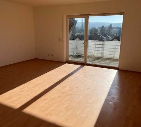 4-Zimmer-Wohnung mit Balkon und EBK zu vermieten