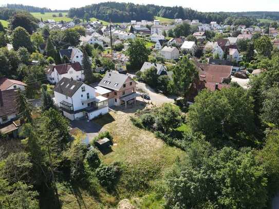 Großzügiges Ein-/Zweifamilienhaus mit einem weiteren Bauplatz und viel Potential in Langenneufnach