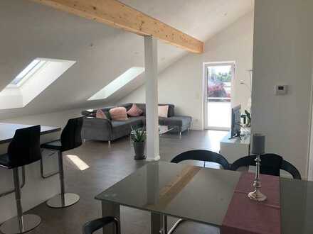 Schöne helle 2-Zimmer-Dachgeschosswohnung mit Balkon, EBK und TG-Stellplatz in Benningen