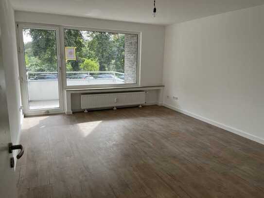 Frisch Sanierte 2-Zimmer Wohnung mit 2 Balkone