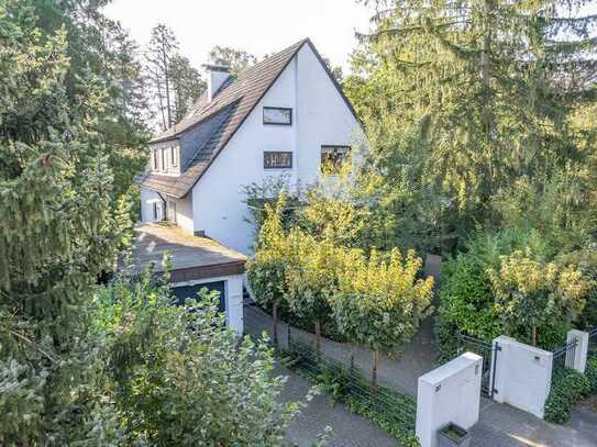 Ein großzügiges Einfamilienhaus mit weitläufigem Grundstück