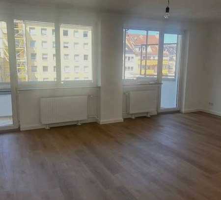 vom Eigentümer-Erstbezug nach Sanierung-Carlstadt-helles Appartement im Herzen von Düsseldorf