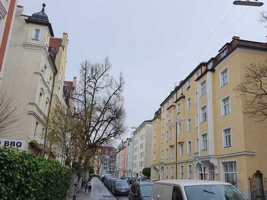 Geräumige Altbauwohnung nähe Rotkreuzplatz