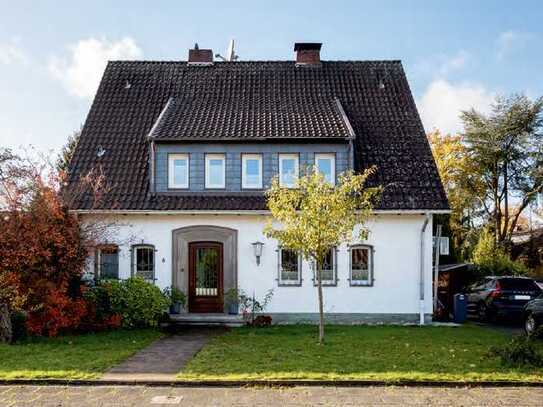 Von Privat zu vermieten: Einfamilienhaus mit großem Garten in Villenviertel am Heidberg in DU-Süd