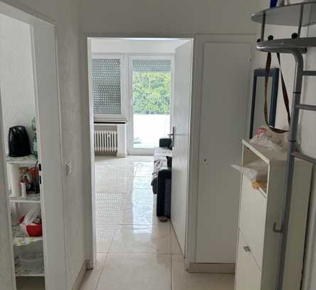 Sanierte Wohnung mit zwei Zimmern sowie Balkon und EBK in Fellbach