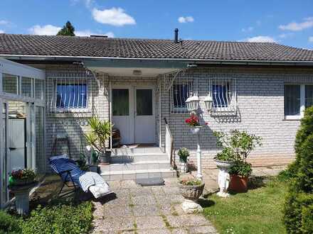 Schönes freistehendes Einfamilienhaus mit Einliegerwohnung