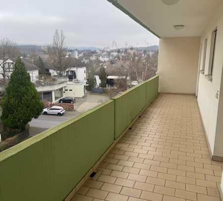 Komplett saniertes 1-Zimmer-Appartement mit EBK, Balkon und Pkw-Stellplatz!