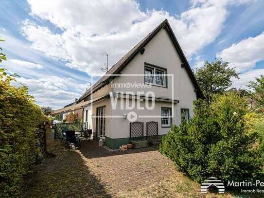 Einfamilienhaus mit Stellplätzen
- ruhige Lage - Garten -