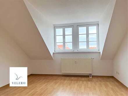 TOP! ** Helle 3 Zimmer Wohnung im Dachgeschoss! ** AUFZUG ** Tageslichtbad mit Wanne und Dusche!