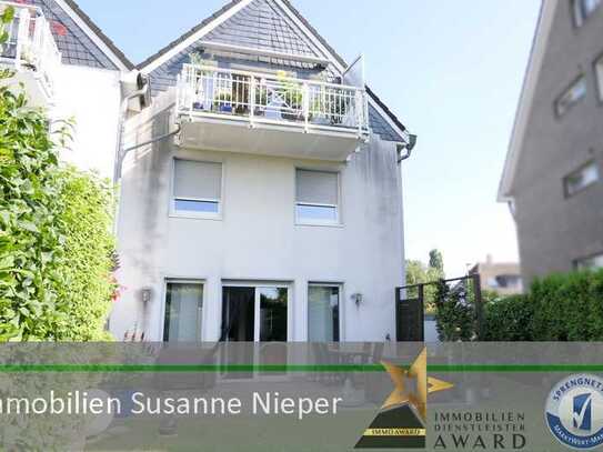 2-Familienhausdomizil bestehend aus 2 Maisonettewohnungen + Garage + Stellplatz + Garten + Terrasse