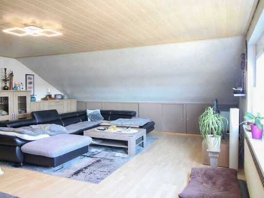 2-Zi.-Dachgeschosswohnung mit Stellplatz in zentraler Lage