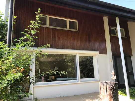 Geräumiges Einfamilienhaus mit EBK, 3 Schlafzimmern, Büro, großem Garten und Garage