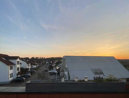 Ansprechende und gepflegte 4-Zimmer-Dachgeschosswohnung mit geh. Innenausstattung mit Balkon
