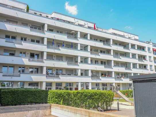 Großzügige Penthouse-Wohnung mit Einbauküche, zwei Dach-Terrassen und zwei Bäder!