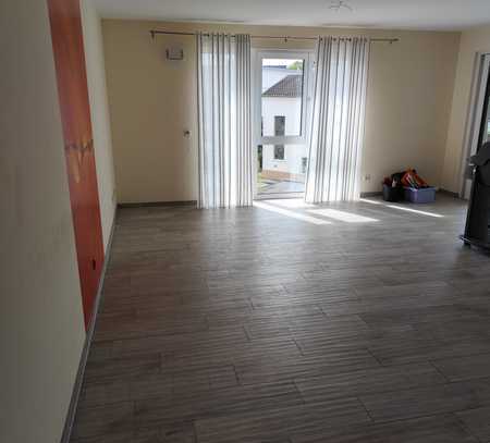 Geschmackvolle 4-Zimmer-Wohnung mit gehobener Innenausstattung mit EBK in Siegburg