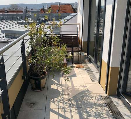 Dachterrasse, Parkett, zwei Bäder, TG-Stellplatz - Geräumige 3-Raumwohnung in Toplage!