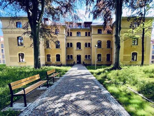 Erstbezug: Exklusive 5-Zimmer-Dachgeschoss-Maisonette-Whg mit Einbauküche, Fussbodenheizung & Loggia