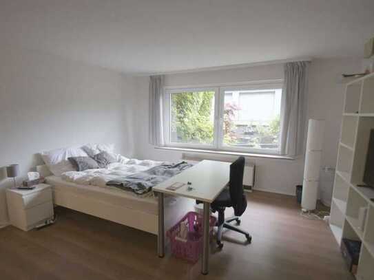 Apartment im Souterrain mit Wohn-Schlafraum, EBK und Duschbad in Essen-Altenessen