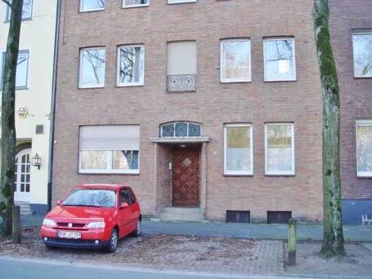 Saniert, modern, zentral: 2 Zi. Altbau-Wohnung mit gr, Balkon