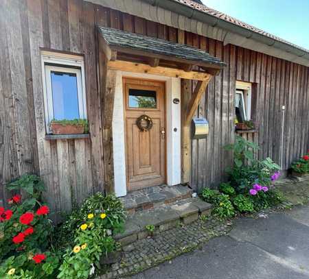 Mehrgenerationenwohnen: Einfamilienhaus nebst Erweiterung mit landwirtschaftlichen Flächen