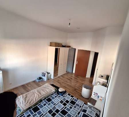 600 € - 20 m² - 1 Zi. in 3 Zimmer Wohnung