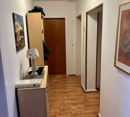 Helle Wohnung im gepflegtem Mehrfamilienhaus