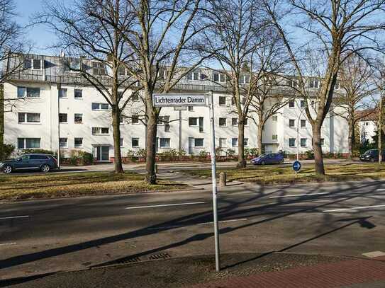 Kapitalanlage in Tempelhof-Schöneberg - Vermietete 3-Zimmer-Dachgeschosswohnung mit Balkon
