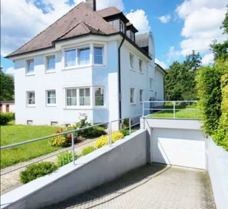 Helle und gut geschnittene 3,5-Zimmer-Wohnung mit Balkon und Tiefgaragenstellplatz