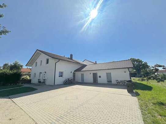 Einfamilienhaus mit Einliegerwohnung, schönem Garten und Blick ins Grüne