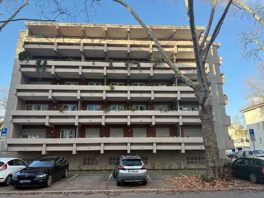 Attraktive 2-Zimmer-Wohnung mit großer Loggia in gefragter Lage der Oststadt